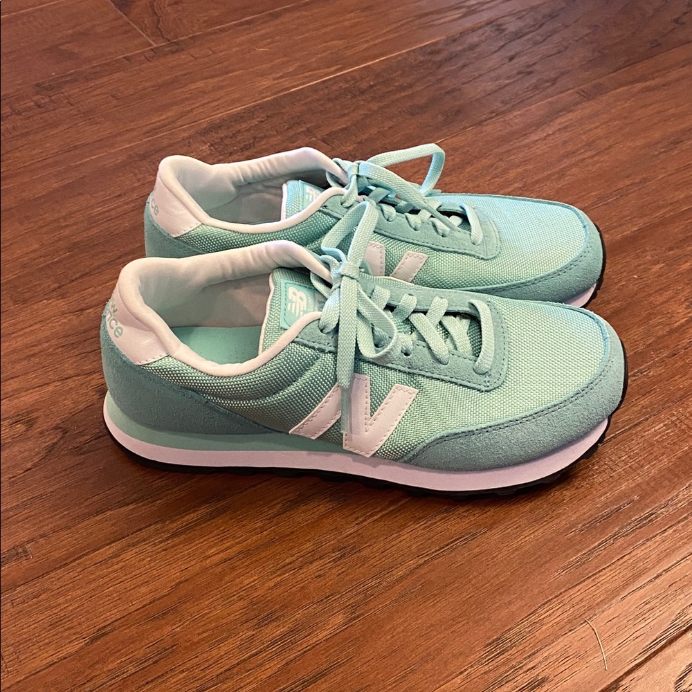 VGUC New Balance Teal Sneakers Size 8.5